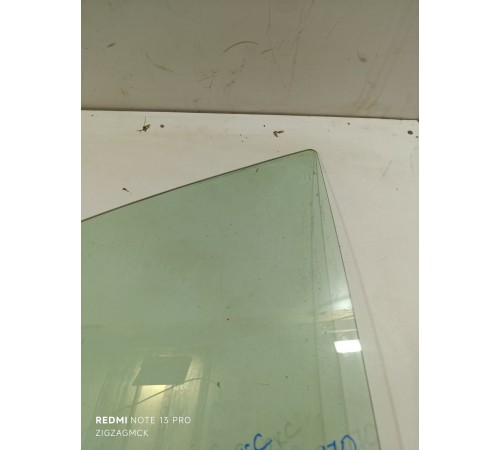 Стекло двери переднее левое