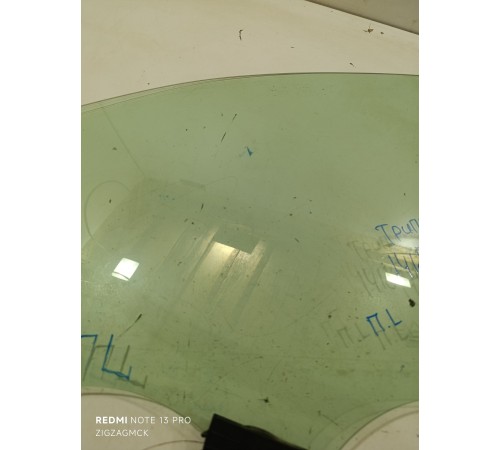 Стекло двери переднее левое