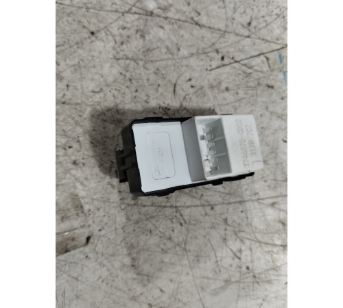 Кнопка стеклоподъемника задняя правая