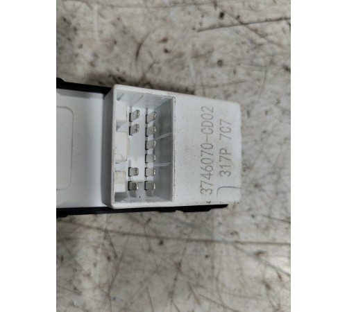 Кнопка стеклоподъемника задняя правая