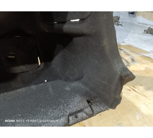 Обшивка багажника правая