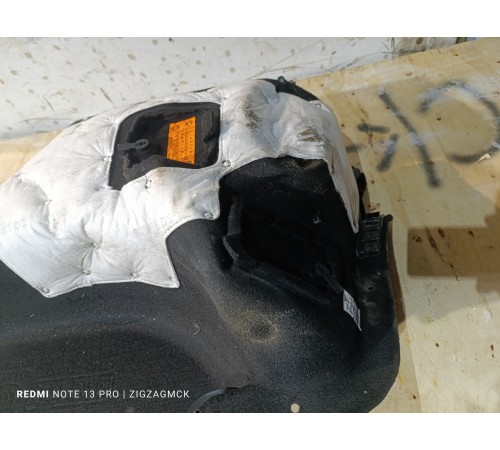 Обшивка багажника правая