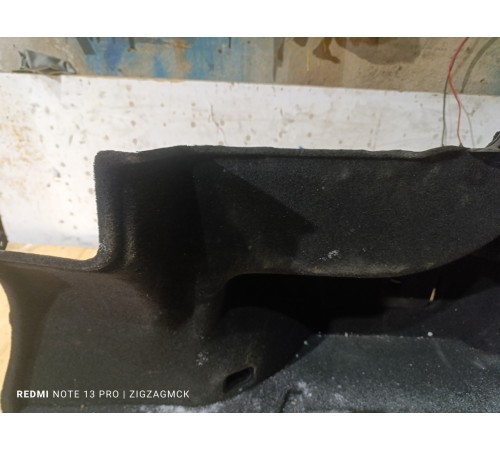 Обшивка багажника правая