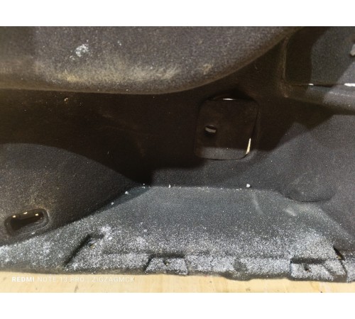 Обшивка багажника правая