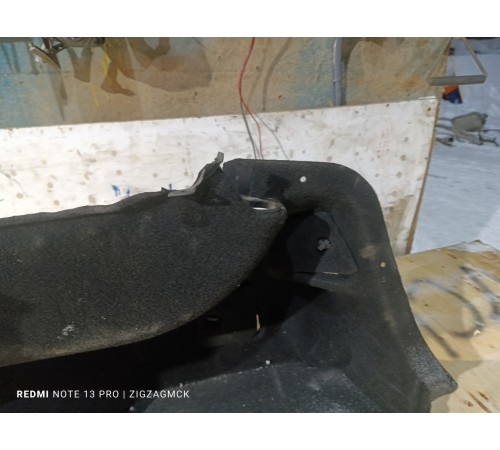 Обшивка багажника правая