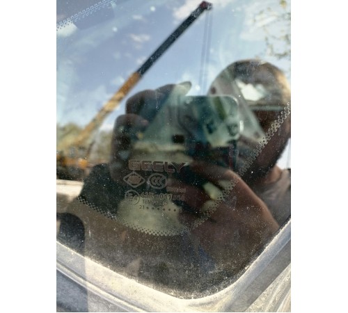 Глухое стекло кузова правое