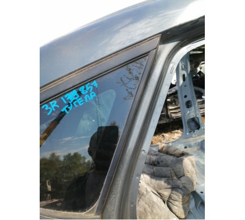 Глухое стекло кузова правое