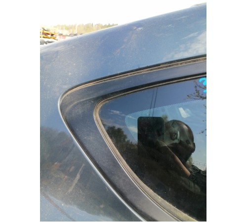 Глухое стекло кузова правое