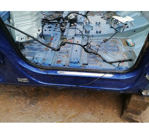 Порог правый с центральной стойкой