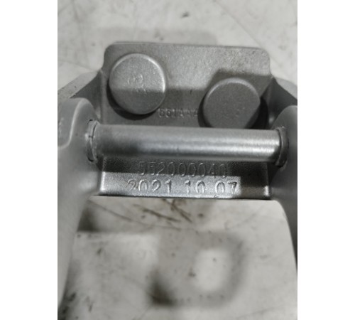 Петля крышки багажника(правая)