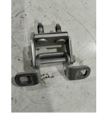 Петля крышки багажника(правая)