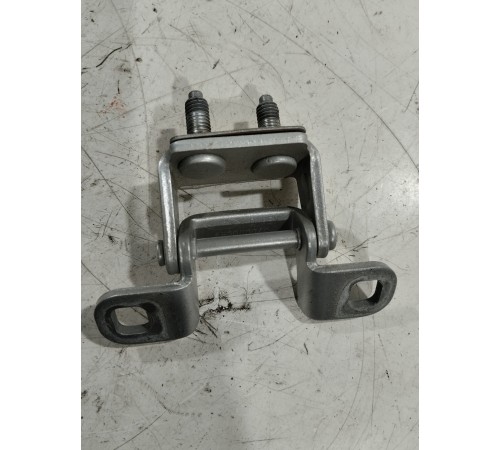 Петля крышки багажника(правая)