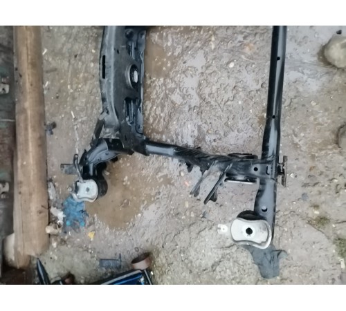 Балка подвески задняя, подрамник