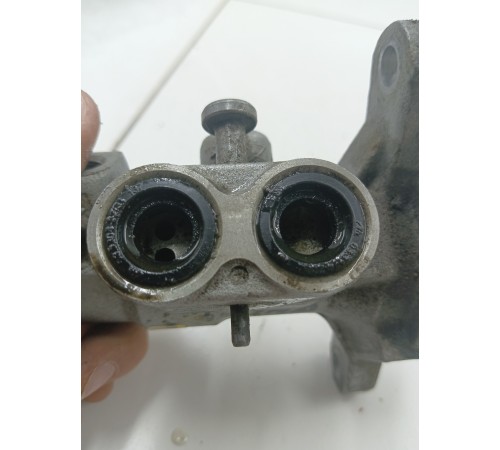 Главный тормозной цилиндр 