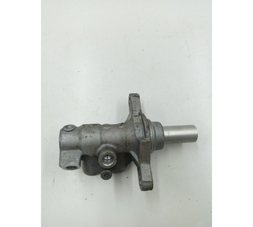 Главный тормозной цилиндр 