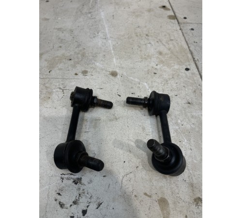 Стойка переднего стабилизатора