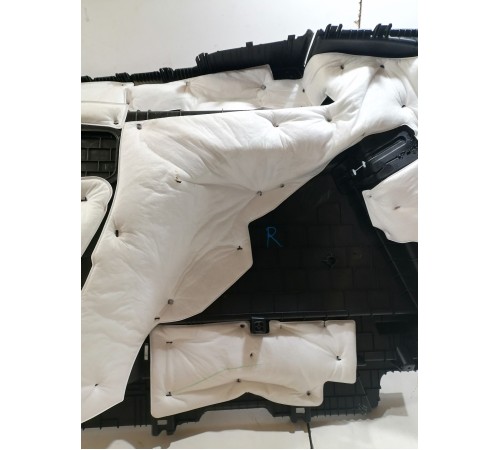 Обшивка багажника правая