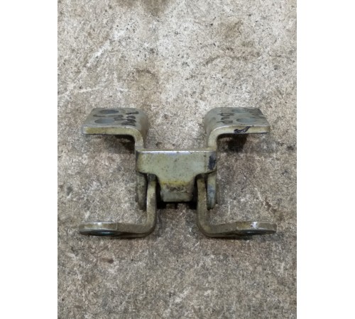 Петля крышки багажника верхняя