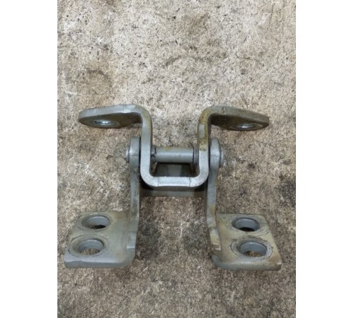 Петля крышки багажника верхняя