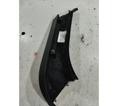 Обшивка крышки багажника (правая)