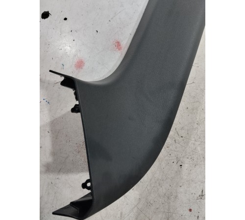 Обшивка крышки багажника (правая)