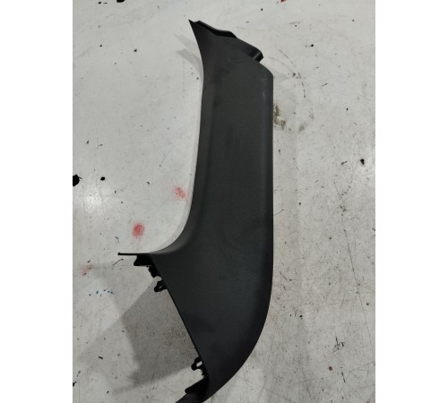 Обшивка крышки багажника (правая)