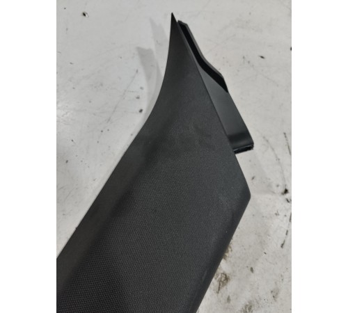 Обшивка крышки багажника (правая)