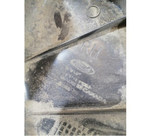 Пыльник заднего бампера правый нижний