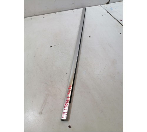 Молдинг двери передний правый