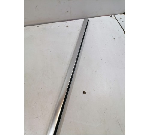 Молдинг двери передний правый