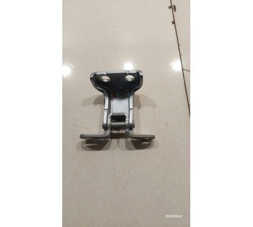 Петля двери(задняя левая верхняя)