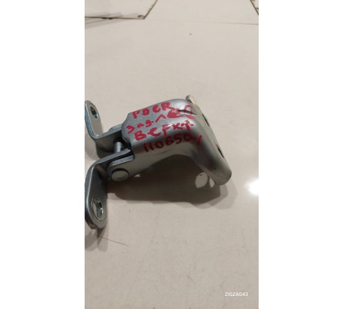 Петля двери(задняя левая верхняя)