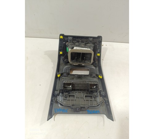 Накладка центральной консоли задняя