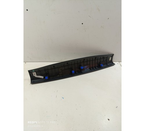 Накладка крышки багажника верхняя