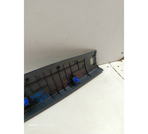 Накладка крышки багажника верхняя