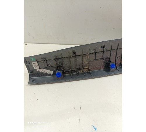 Накладка крышки багажника верхняя