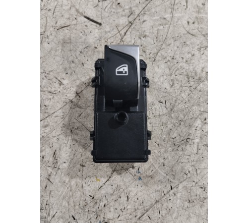 Кнопка стеклоподъемника задняя левая