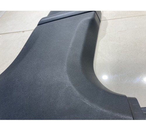 Накладка стойки центральной (нижняя правая)