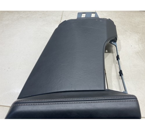 Накладка стойки центральной (нижняя правая)