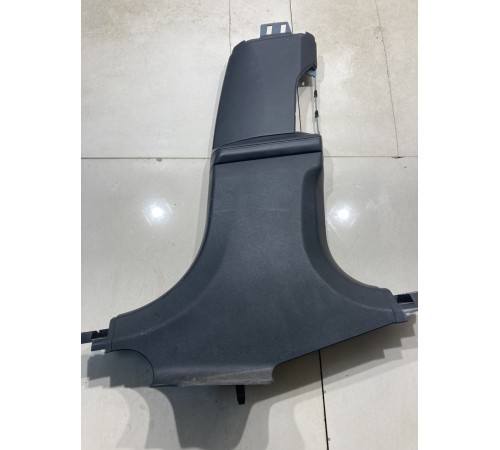 Накладка стойки центральной (нижняя правая)