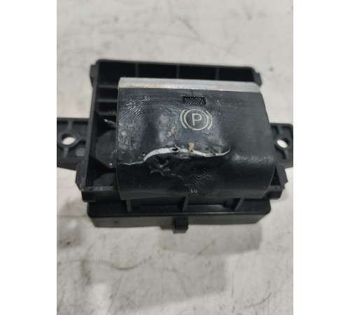 Кнопка стояночного тормоза