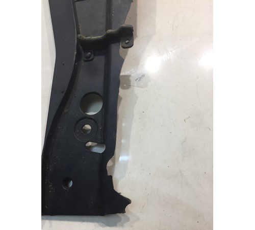 Накладка панели стеклоочистителя (левая)