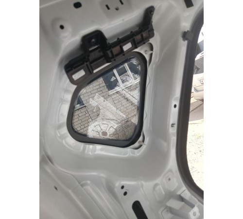 Глухое стекло заднее левое