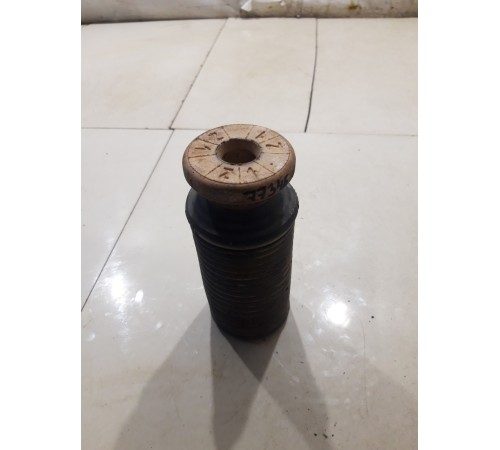 отбойник стойки(передний правый)