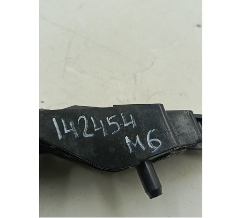 Кронштейн крепление бампера передний правый