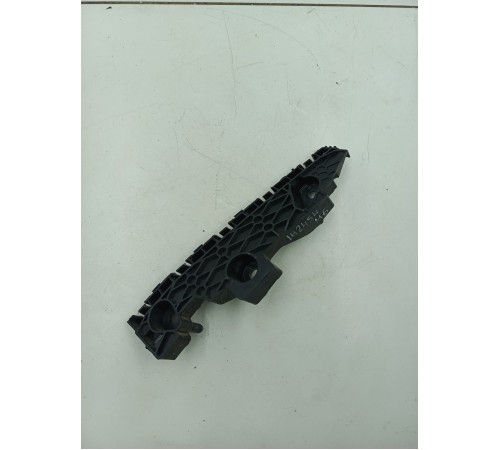 Кронштейн крепление бампера передний правый