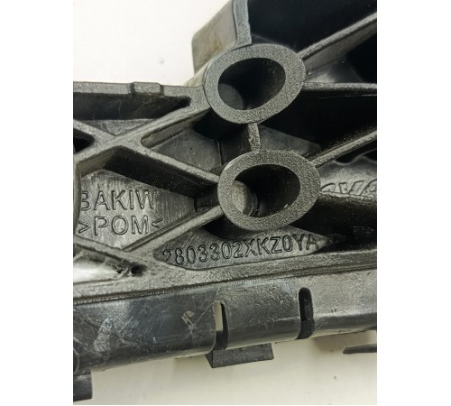 Кронштейн крепление бампера передний правый