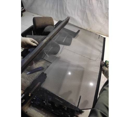 Шторка двери солнцезащитная (задняя правая)