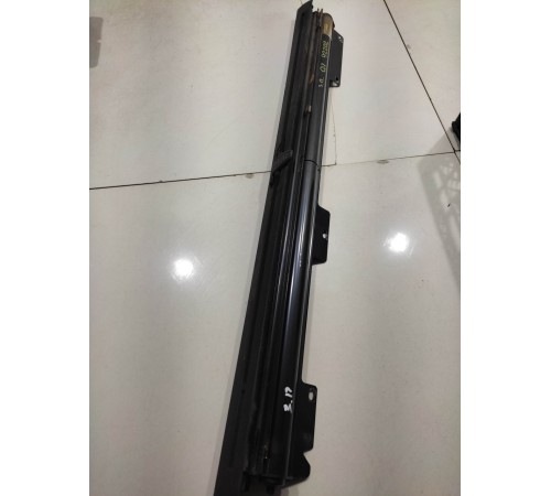 Шторка двери солнцезащитная (задняя правая)