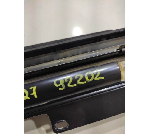 Шторка двери солнцезащитная (задняя правая)